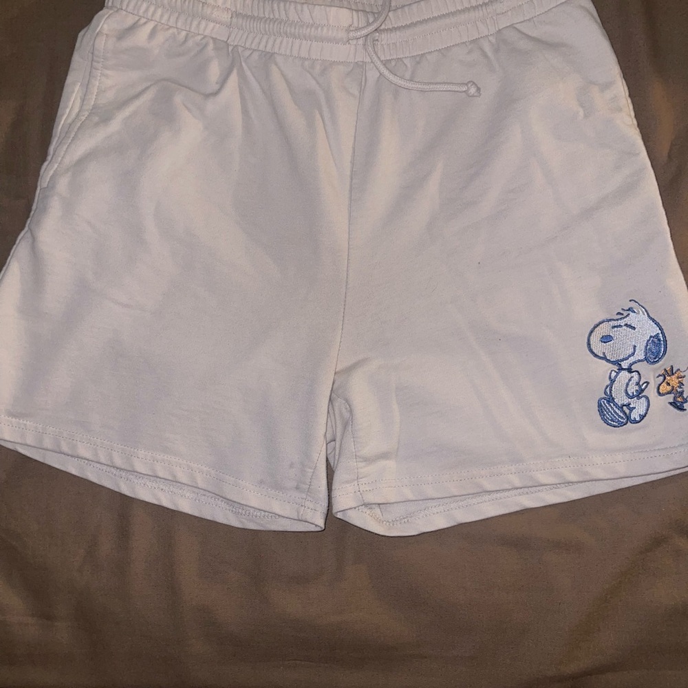 Peanuts White Shorts with Snoopy Design